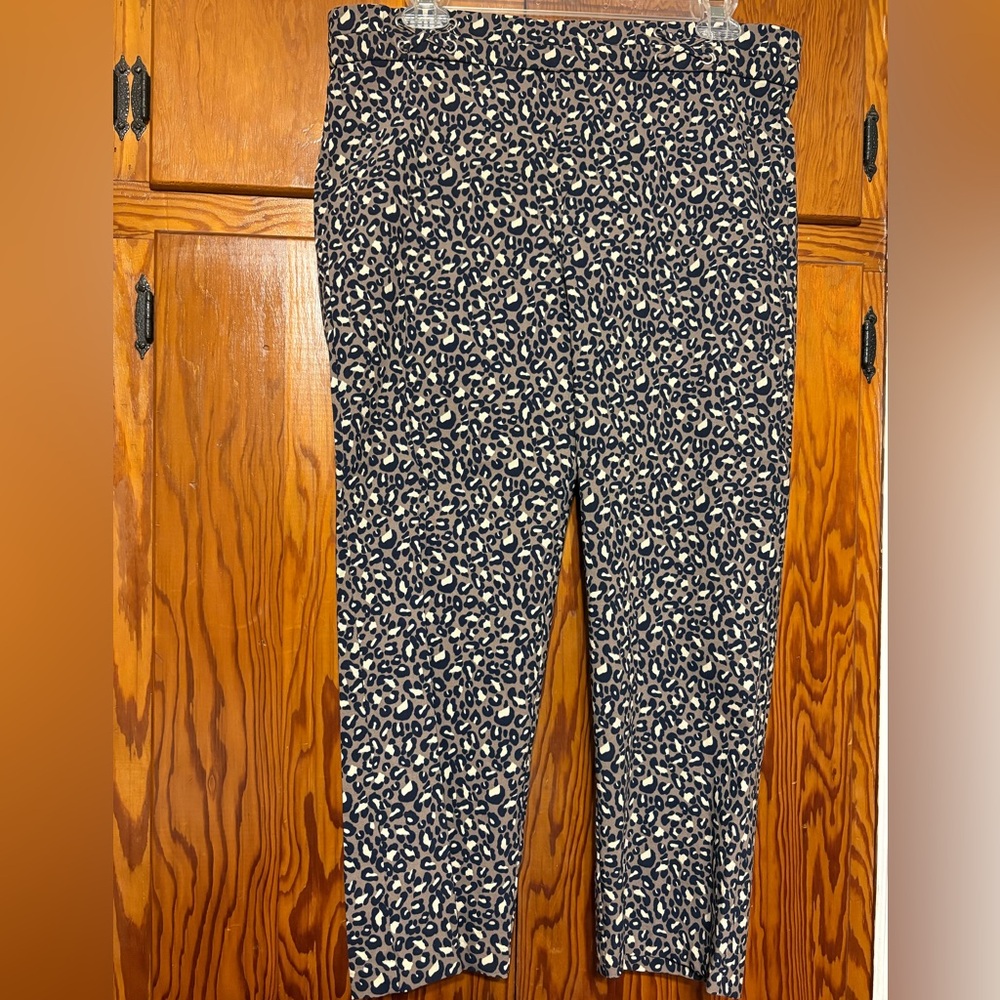 Rafaella Navy and Cream Animal Print Capri Pants